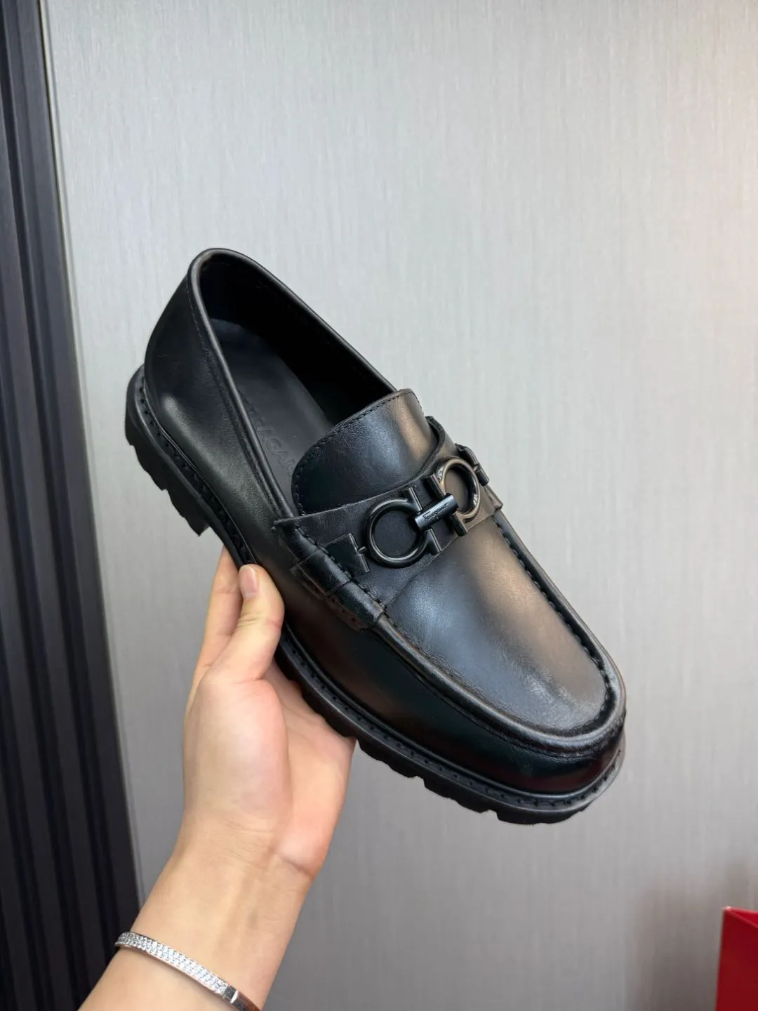 Men's shoes 💰880💰 Ferragamo. [Ferragamo] men's thick-soled loafers, the latest hot style, 1:1 original purchase quality, top quality, imported open-edge beaded cowhide leather on the upper, hand-made three-dimensional stitching highlights the round toe design, the inner foot pads are all imported cowhide, with original lightweight foam outsole, matching code 39-44, (38, 45 custom-made, non-refundable)